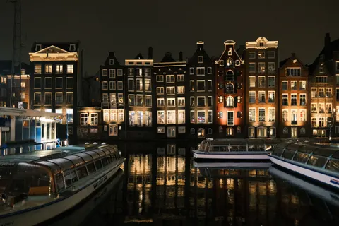 Amsterdam Canals 4K Wallpaper · city · 3840×2560