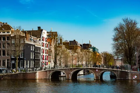 خلفية المدينة بدقة 4K · city · 3840×2560