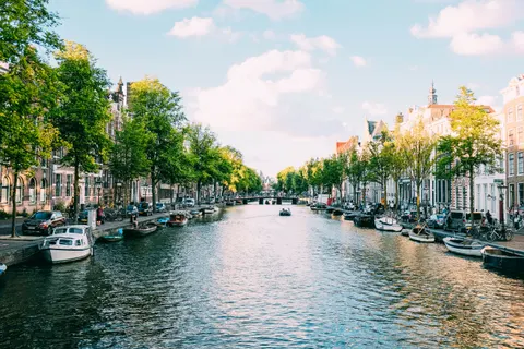 Amsterdam Canals 4K Wallpaper · city · 3840×2560