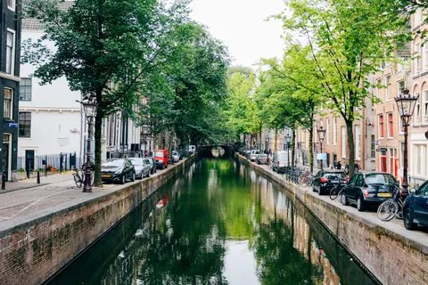 Amsterdam Canals 4K Wallpaper · city · 3840×2560