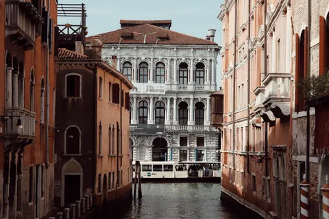 Venice Canal 4K Wallpaper · architecture · 3840×2560