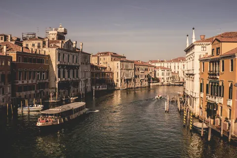 Venice Canal 4K Wallpaper · architecture · 3840×2560