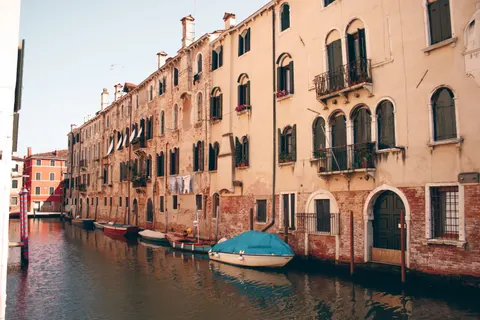 Venice Canal 4K Wallpaper · architecture · 3840×2560