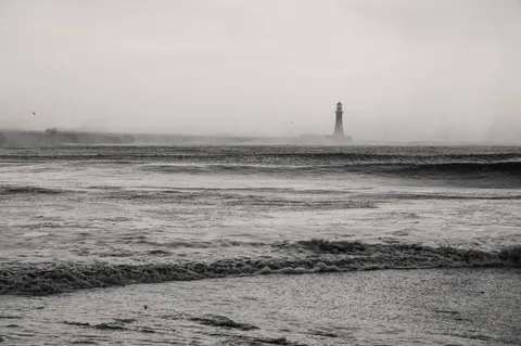 Fondo de pantalla Costa del faro 4K · ocean · 3840×2555