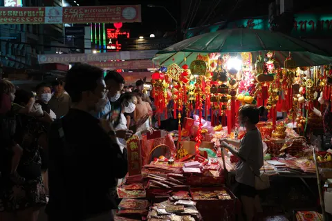Night Market 4K Wallpaper · city · 3840×2560