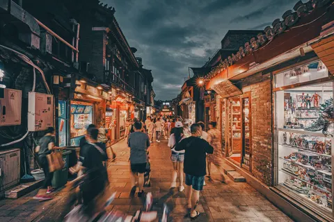 Night Market 4K Wallpaper · city · 3840×2560
