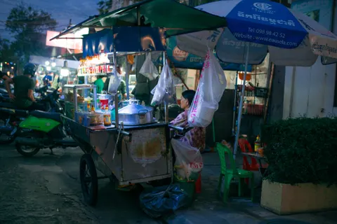 Night Market 4K Wallpaper · city · 3840×2560
