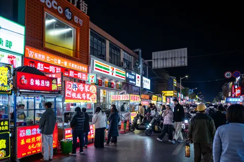 Night Market 4K Wallpaper · city · 3840×2560