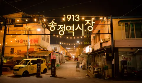Night Market 4K Wallpaper · city · 3840×2246