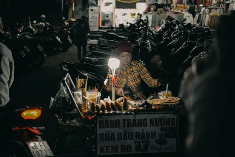 Night Market 4K Wallpaper · city · 3840×2560