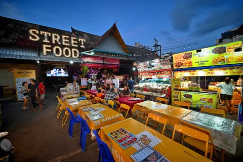 Night Market 4K Wallpaper · city · 3840×2560