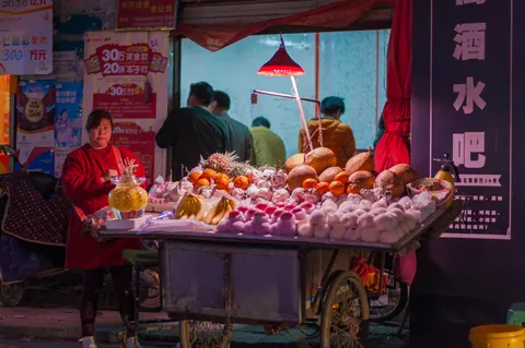 Night Market 4K Wallpaper · city · 3840×2555