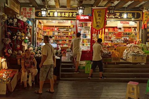 Night Market 4K Wallpaper · city · 3840×2555