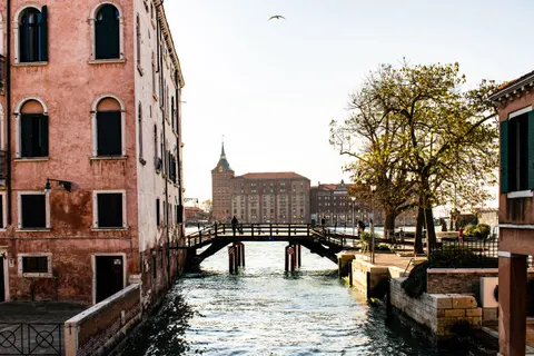 Venice Canal 4K Wallpaper · architecture · 3840×2560