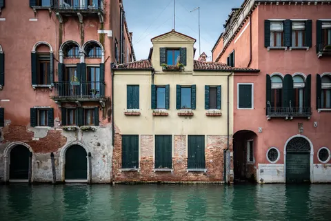 Venice Canal 4K Wallpaper · architecture · 3840×2560