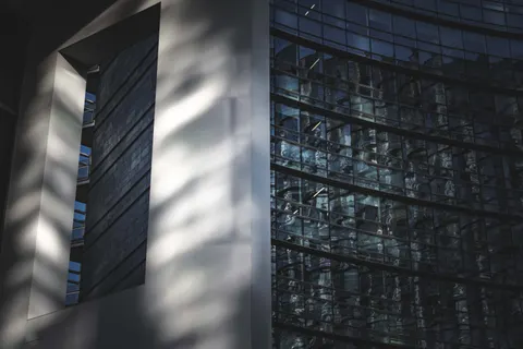 Glass Tower 4K Wallpaper · architecture · 3840×2560