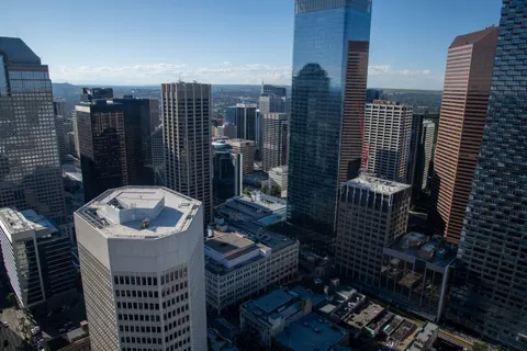 Glass Tower 4K Wallpaper · architecture · 3840×2560