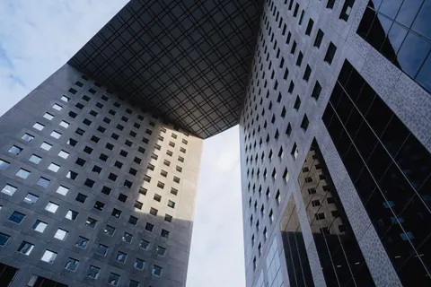 Glass Tower 4K Wallpaper · architecture · 3840×2560