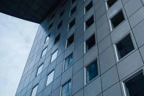 Glass Tower 4K Wallpaper · architecture · 3840×2560