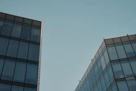 Glass Tower 4K Wallpaper · architecture · 3840×2560