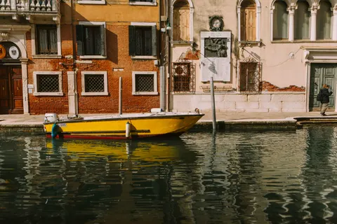 Venice Canal 4K Wallpaper · architecture · 3840×2560