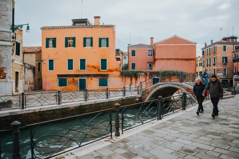 Venice Canal 4K Wallpaper · architecture · 3840×2560