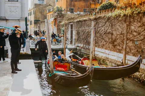 Venice Canal 4K Wallpaper · architecture · 3840×2560