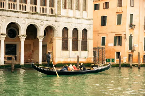 Venice Canal 4K Wallpaper · architecture · 3840×2560