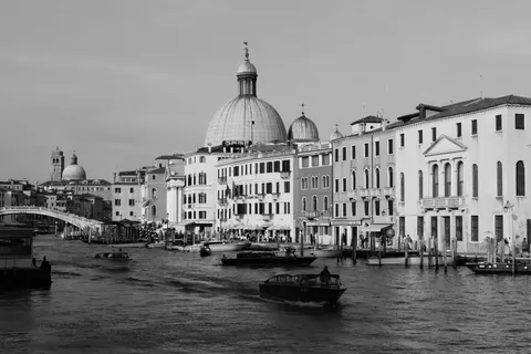 Venice Canal 4K Wallpaper · architecture · 3840×2560