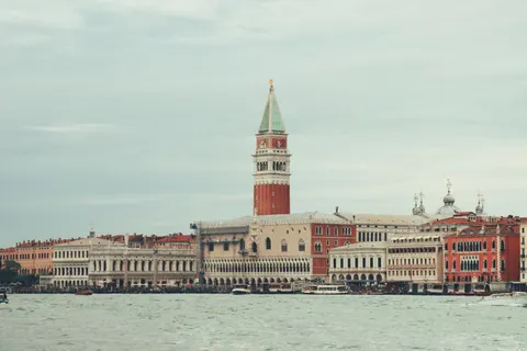 Venice Canal 4K Wallpaper · architecture · 3840×2560