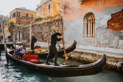 Venice Canal 4K Wallpaper · architecture · 3840×2560