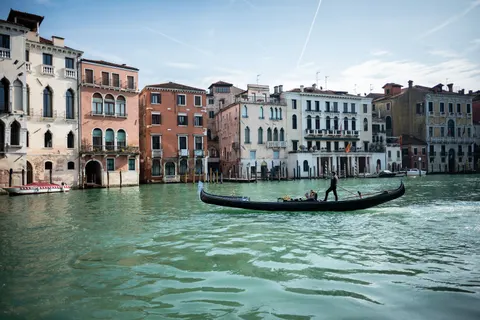 Venice Canal 4K Wallpaper · architecture · 3840×2560