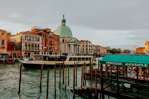 Venice Canal 4K Wallpaper · architecture · 3840×2560