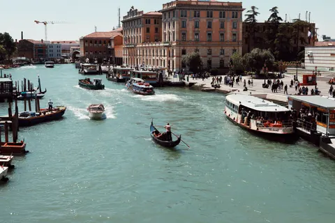 Venice Canal 4K Wallpaper · architecture · 3840×2560