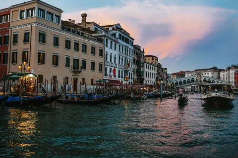 Venice Canal 4K Wallpaper · architecture · 3840×2560