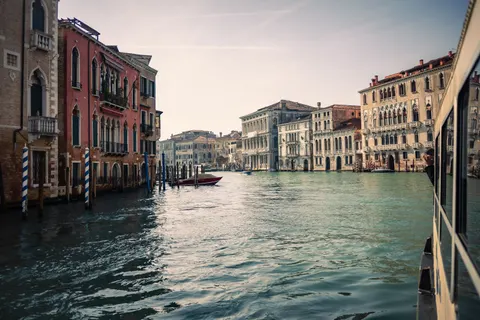 Venice Canal 4K Wallpaper · architecture · 3840×2560