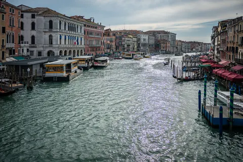Venice Canal 4K Wallpaper · architecture · 3840×2560