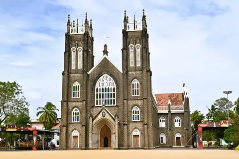 Cathedral 4K Wallpaper · architecture · 3840×2563