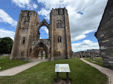 Cathedral 4K Wallpaper · architecture · 3840×2880