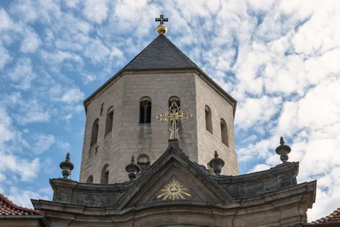 Cathedral 4K Wallpaper · architecture · 3840×2560