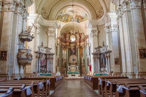Cathedral 4K Wallpaper · architecture · 3840×2553