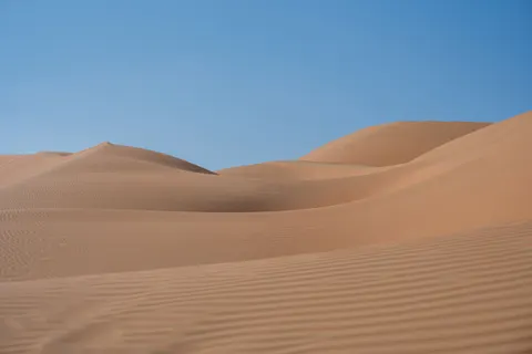 Hình nền Đường Cong Sa Mạc 4K · minimal · 3840×2560