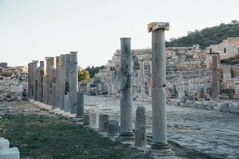 Roman Ruins 4K Wallpaper · architecture · 3840×2561