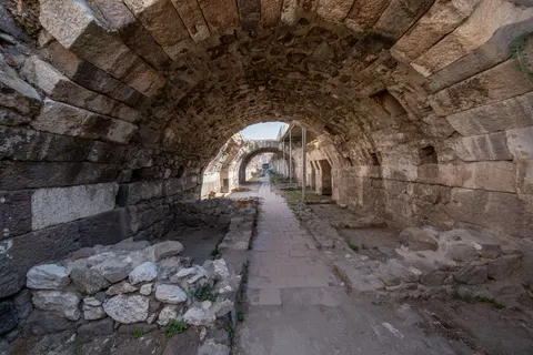 Roman Ruins 4K Wallpaper · architecture · 3840×2560