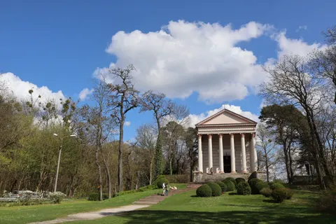 Greek Temple 4K Wallpaper · architecture · 3840×2560