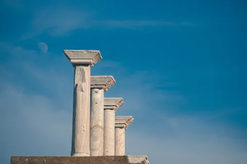 Greek Temple 4K Wallpaper · architecture · 3840×2560