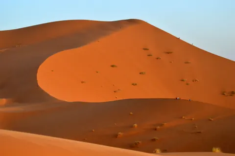 रेगिस्तान की लहरें 4K वॉलपेपर · minimal · 3840×2553