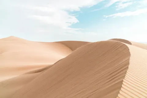 Hình nền Đường Cong Sa Mạc 4K · minimal · 3840×2560