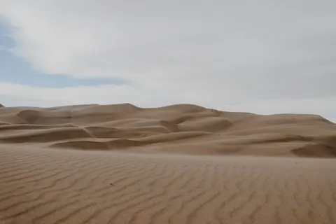 रेगिस्तान की लहरें 4K वॉलपेपर · minimal · 3840×2560