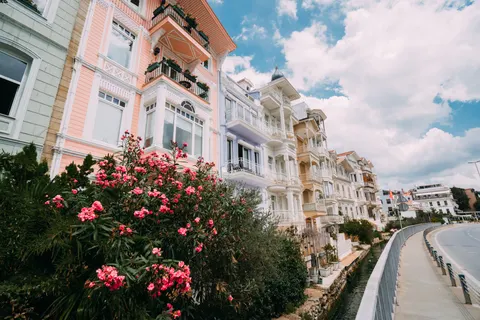 Colorful Houses 4K Wallpaper · architecture · 3840×2560